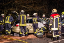 Drei Verletzte bei Frontalzusammenstoß auf der B8