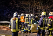 Drei Verletzte bei Frontalzusammenstoß auf der B8