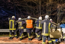 Drei Verletzte bei Frontalzusammenstoß auf der B8