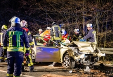 Drei Verletzte bei Frontalzusammenstoß auf der B8