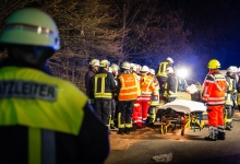 Drei Verletzte bei Frontalzusammenstoß auf der B8