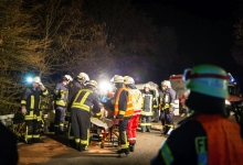 Drei Verletzte bei Frontalzusammenstoß auf der B8
