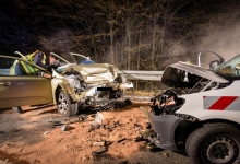 Drei Verletzte bei Frontalzusammenstoß auf der B8