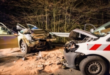 Drei Verletzte bei Frontalzusammenstoß auf der B8