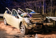 Drei Verletzte bei Frontalzusammenstoß auf der B8