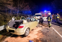 Drei Verletzte bei Frontalzusammenstoß auf der B8