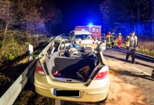 Drei Verletzte bei Frontalzusammenstoß auf der B8